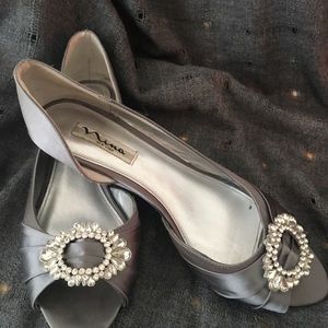 Nina size 9 formal pewter satin peep toe shoes